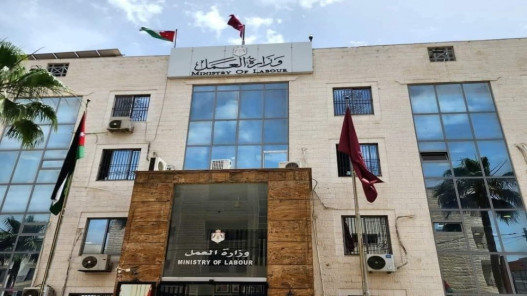 صورة حول : وزارة العمل: لا تمديد لفترة قوننة أوضاع العمالة غير الأردنية المخالفة وزارة العمل: لا تمديد لفترة قوننة أوضاع العمالة غير الأردنية المخالفة