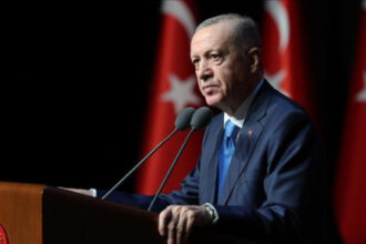 إردوغان يزور السعودية لبحث التطورات الإقليمية مع بن سلمان وشهباز شريف