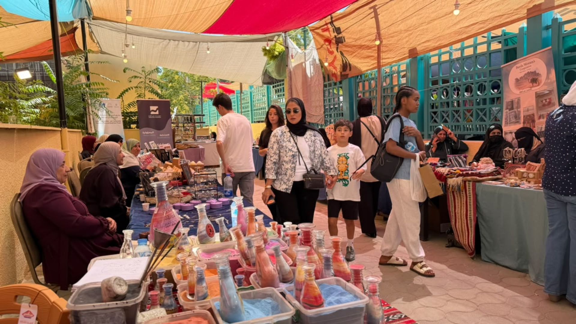 صورة حول : سيدات المثلث الذهبي يعرضن منتجاتهن في سوق جارا اليوم الجمعة سيدات المثلث الذهبي يعرضن منتجاتهن في سوق جارا اليوم الجمعة
