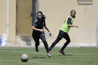 المنتخب الوطني النسوي ت17 ينهي تحضيراته في عمان ويغادر إلى إندونيسيا