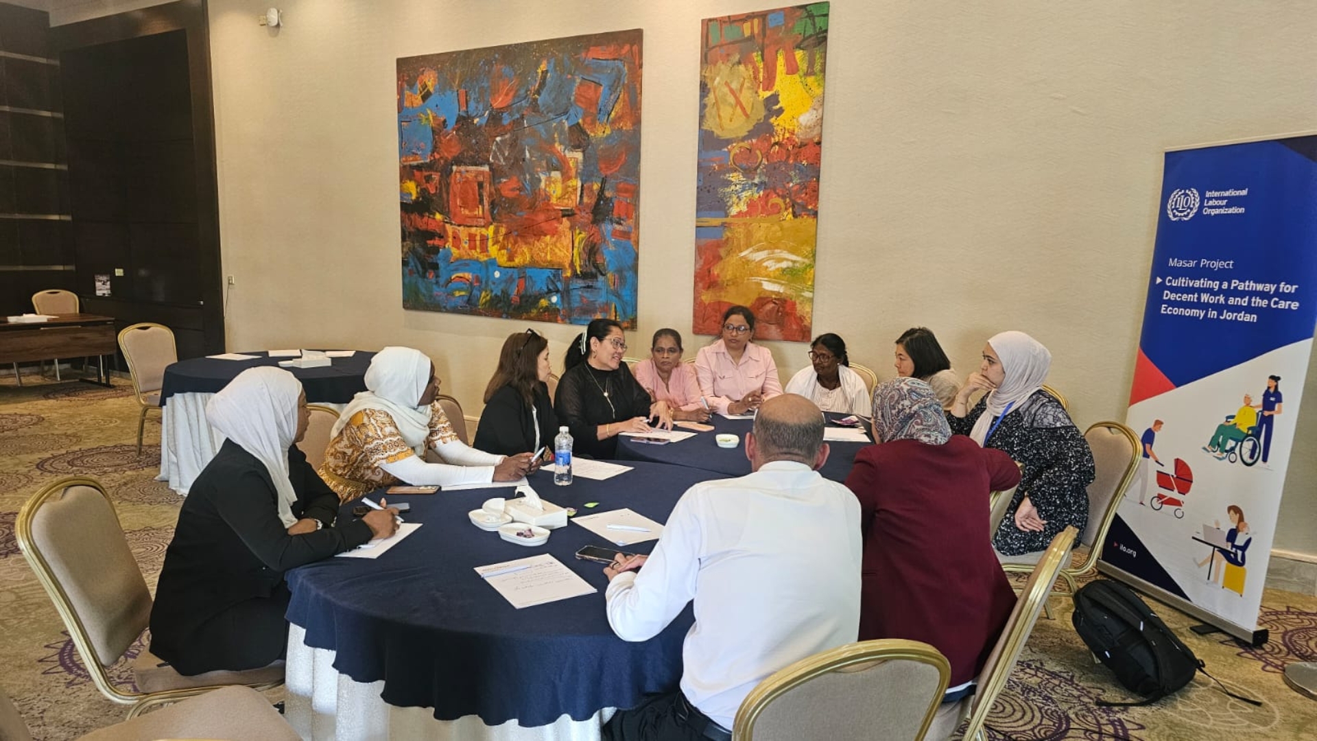 صورة حول : نقابة الخدمات تبحث مع العمل الدولية تعزيز حماية العاملات في قطاع العمالة المنزلية نقابة الخدمات تبحث مع العمل الدولية تعزيز حماية العاملات في قطاع العمالة المنزلية