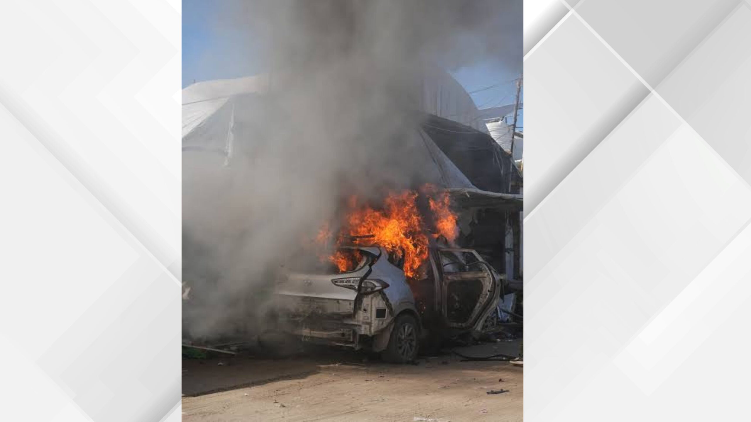 صورة حول : شهيد وإصابات بقصف الاحتلال مركبة بمدينة غزة شهيد وإصابات بقصف الاحتلال مركبة بمدينة غزة