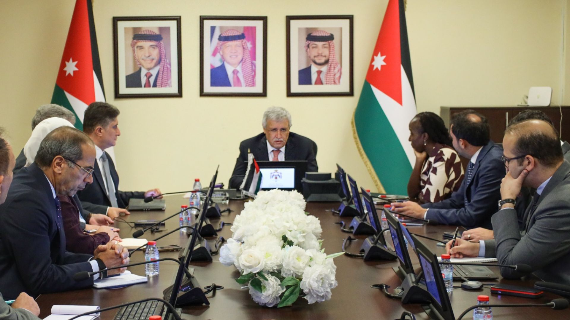صورة حول : القطامين يبحث مع السفارة البريطانية و”بوسطن الاستشارية” تطوير قطاع النقل والتحول الرقمي القطامين يبحث مع السفارة البريطانية و”بوسطن الاستشارية” تطوير قطاع النقل والتحول الرقمي