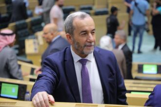 مشوقة يطالب بإعادة التصويت على تعريف “الطريق” في قانون الملكية العقارية حفاظاً على حقوق المواطنين