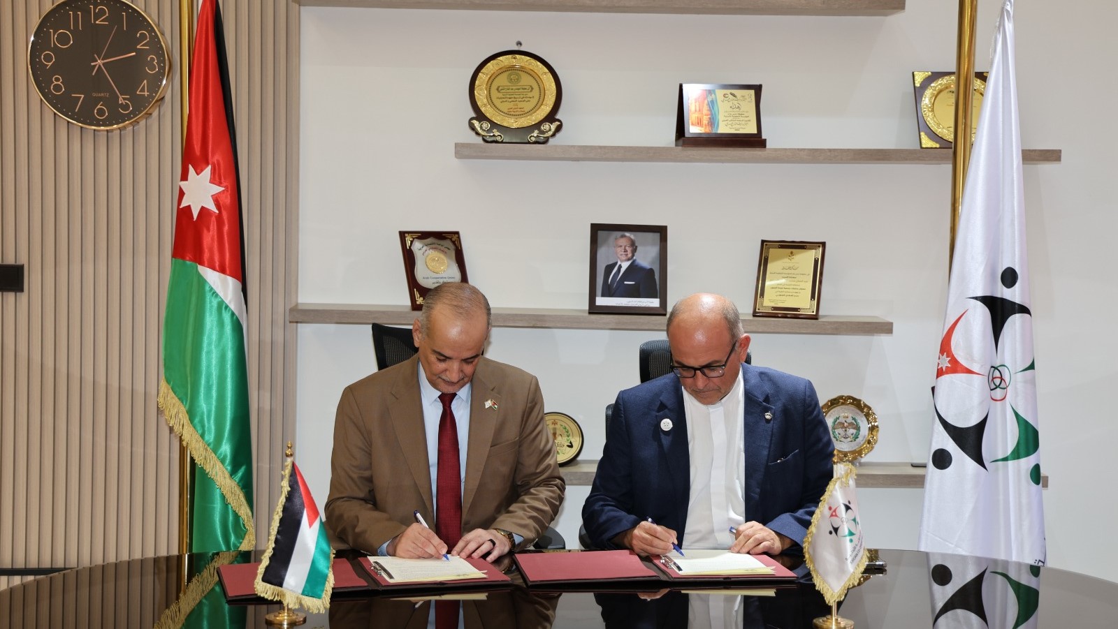 المؤسسة التعاونية الأردنية توقع و"فالتيبيرينا" الإيطالية مذكرة تعاون