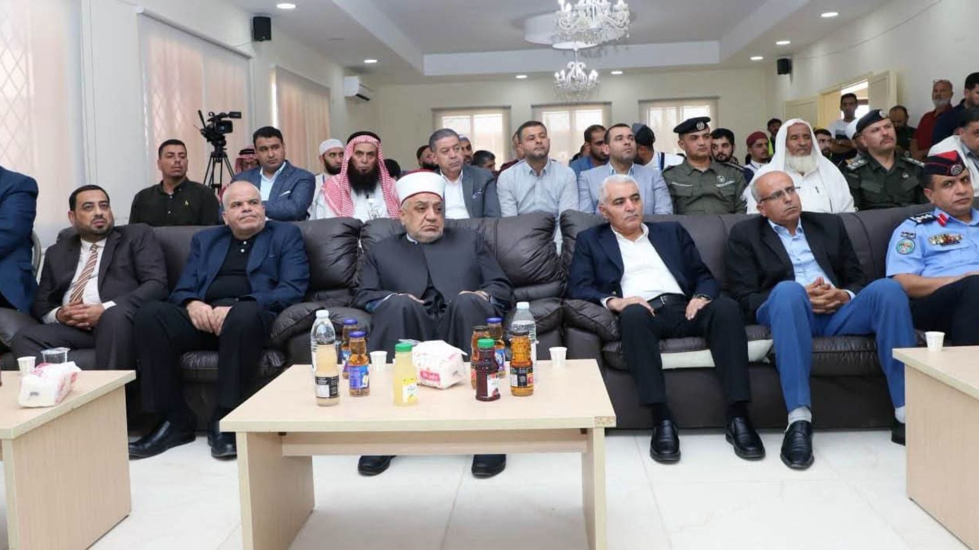 صورة حول : الخلايلة يفتتح ملتقى الوعظ واليوم الطبي والخيري المجاني في المدوّرة الخلايلة يفتتح ملتقى الوعظ واليوم الطبي والخيري المجاني في المدوّرة
