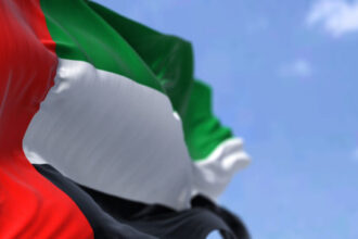 الإمارات توقف جميع التعاملات التجارية والمالية مع إيران