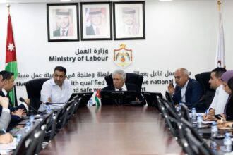 وزير العمل يستمع لمطالب غرفتي صناعة إربد والزرقاء ومالكي مصانع