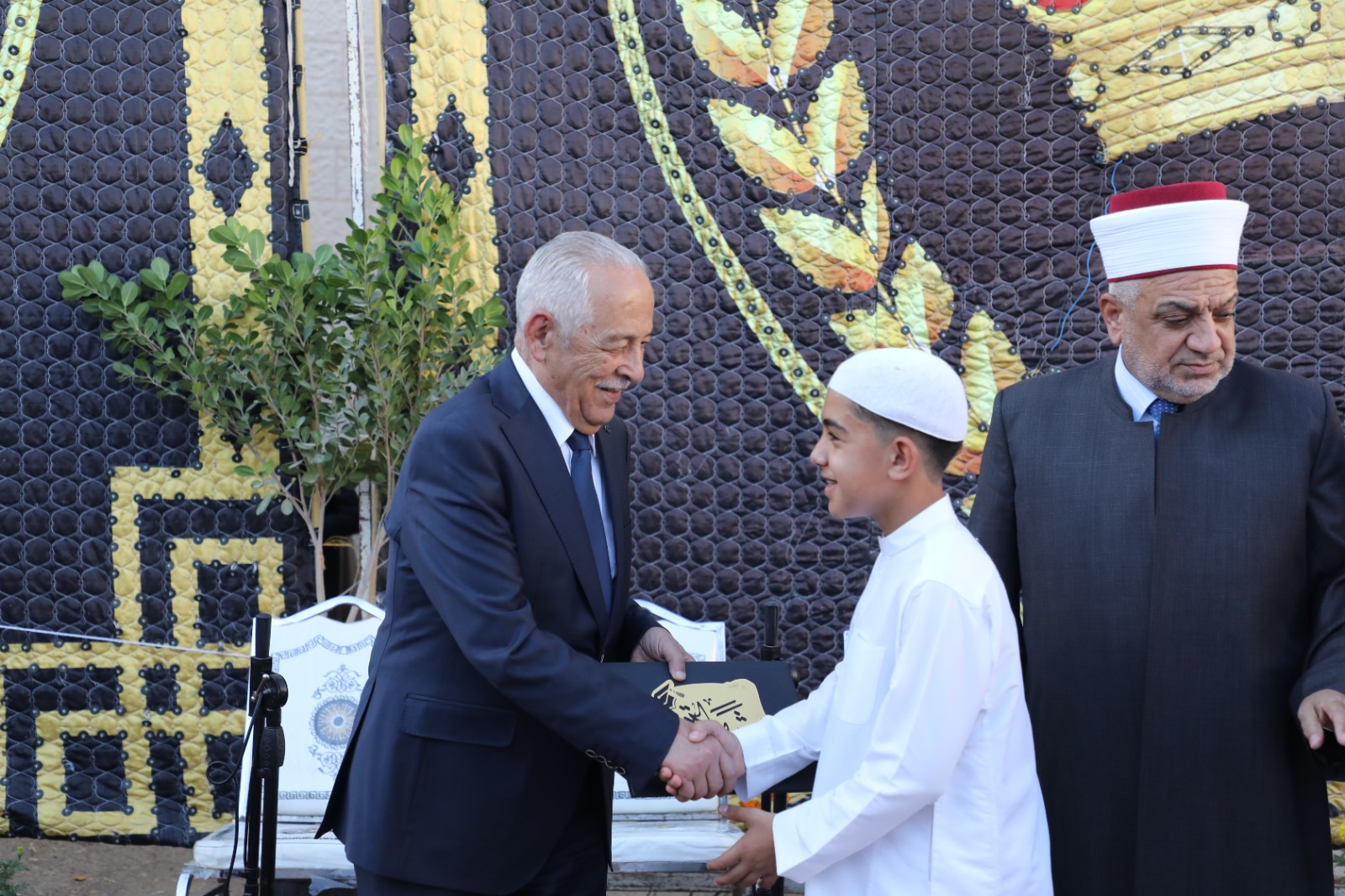 رئيس الديوان الملكي يرعى تخريج الفوج الرابع من طلبة مركز "إرشيد" القرآني في بلدة علعال