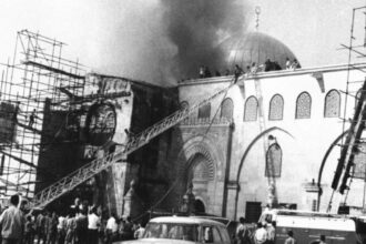 لجنة فلسطين النيابية تستذكر جريمة إحراق الأقصى