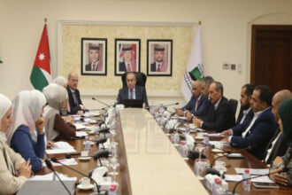 أبو السمن يبحث تسريع تنفيذ مشاريع رؤية التحديث الاقتصادي