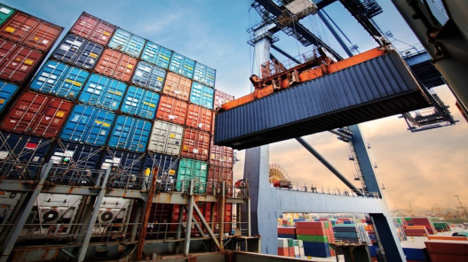انخفاض عجز الميزان التجاري بنسبة 5.5%