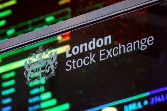 الأسهم البريطانية تفتتح على ارتفاع 0.4% بدعم من شركات التعدين