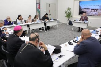 مجلس رؤساء الكنائس يبحث تطوير العرض المتحفي لمتحف معمودية السيد المسيح