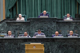 النواب يقر قانون تنظيم العمل المهني بعد تعديلات الأعيان