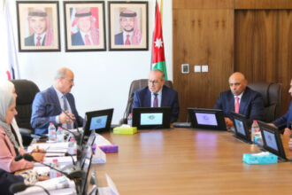 أبو السمن يطلع على خطط تطوير منظومة المشتريات الحكومية وتعزيز التحول الرقمي