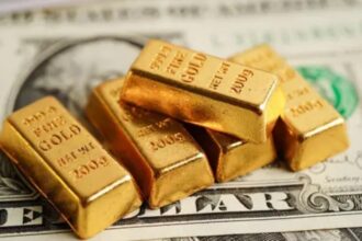 أسعار الذهب تتراجع والدولار قرب أدنى مستوى في 3 أشهر