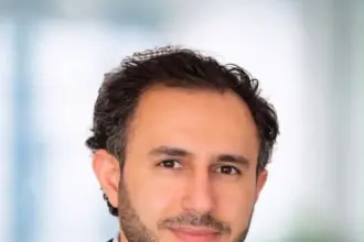 طبيب أردني يبتكر تقنية جديدة لعلاج مضاعفة نادرة في الشريان الأبهر