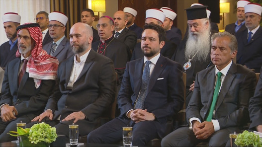 صورة حول : ولي العهد يحضر فعالية دينية بمناسبة ذكرى المولد النبوي في قصر الحسينية ولي العهد يحضر فعالية دينية بمناسبة ذكرى المولد النبوي في قصر الحسينية