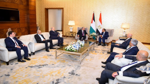 صورة حول : الشيخ وعبد العاطي يبحثان مستجدات القضية الفلسطينية وتنفيذ خطة السلام الشيخ وعبد العاطي يبحثان مستجدات القضية الفلسطينية وتنفيذ خطة السلام