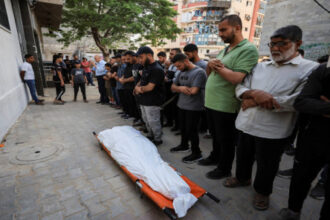 استشهاد 3 فلسطينيين بقصف إسرائيلي في القرارة