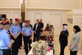 الأمن العام يعرض منتجات نزلاء مراكز الإصلاح في «صنع بعزيمة»