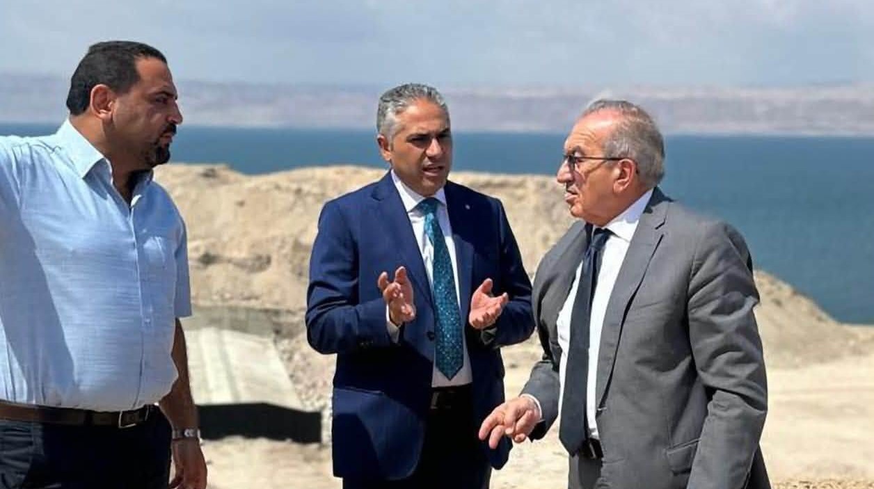 أبو السمن يتفقد مشاريع حماية طريق البحر الميت من أضرار السيول