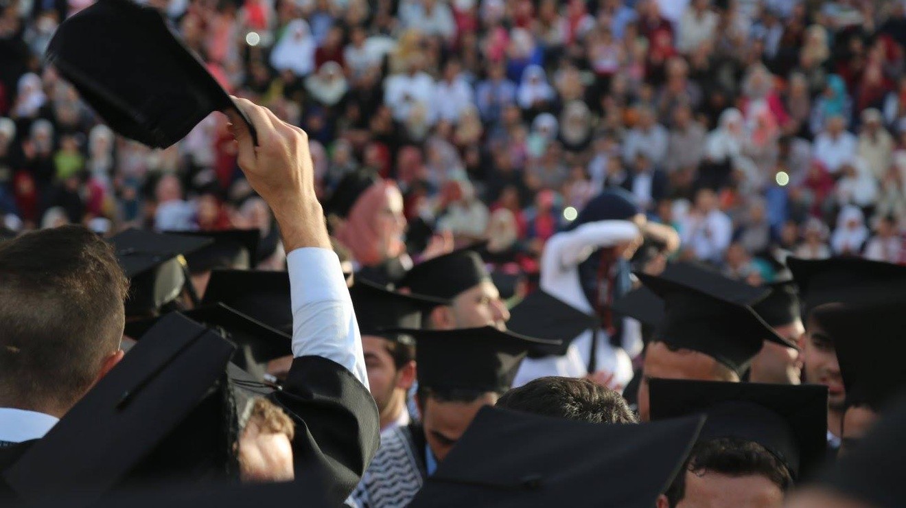 من مقاعد الجامعة إلى طوابير البطالة.. شهادة في اليد والوظيفة غائبة.. فمن يفتح أبواب العمل للخريجين؟