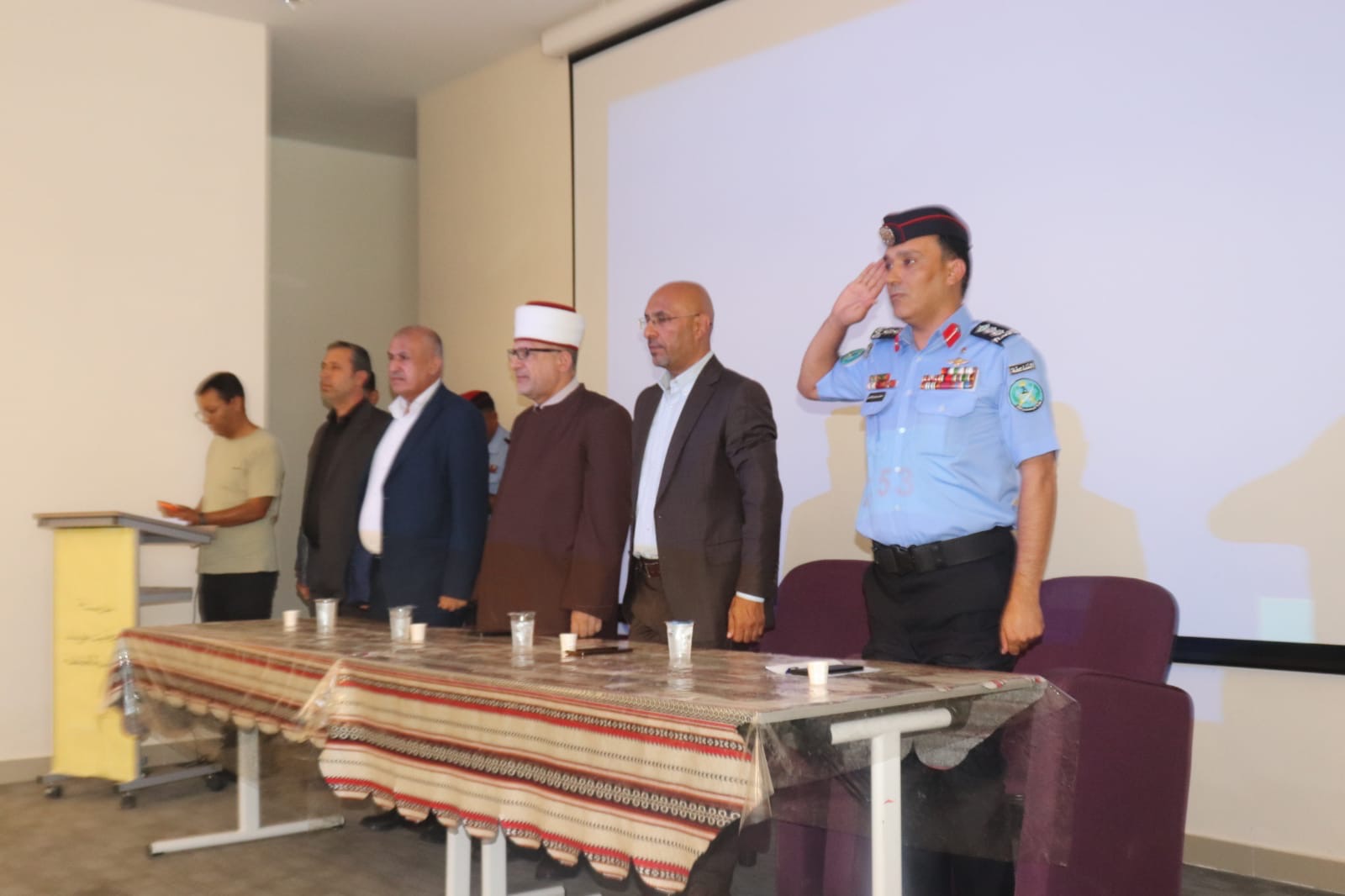 ندوة في الشونة الجنوبية للتوعية بمخاطر إطلاق العيارات النارية احتفالاً بنتائج التوجيهي