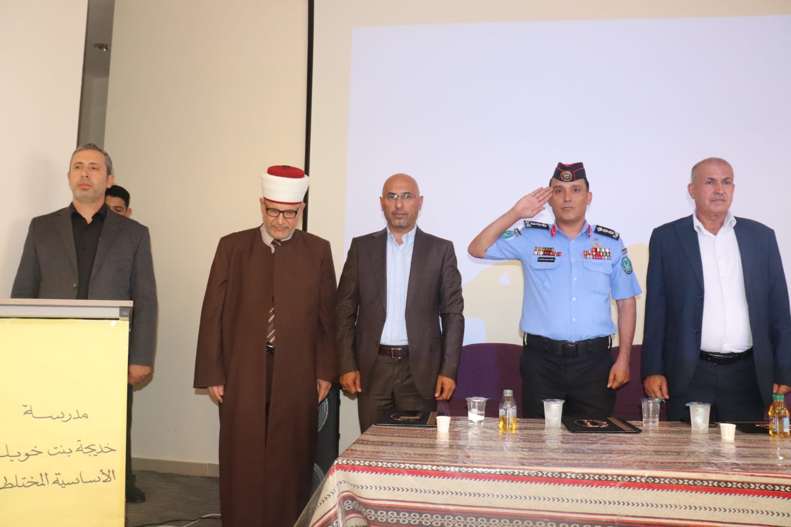 ندوة في الشونة الجنوبية للتوعية بمخاطر إطلاق العيارات النارية احتفالاً بنتائج التوجيهي