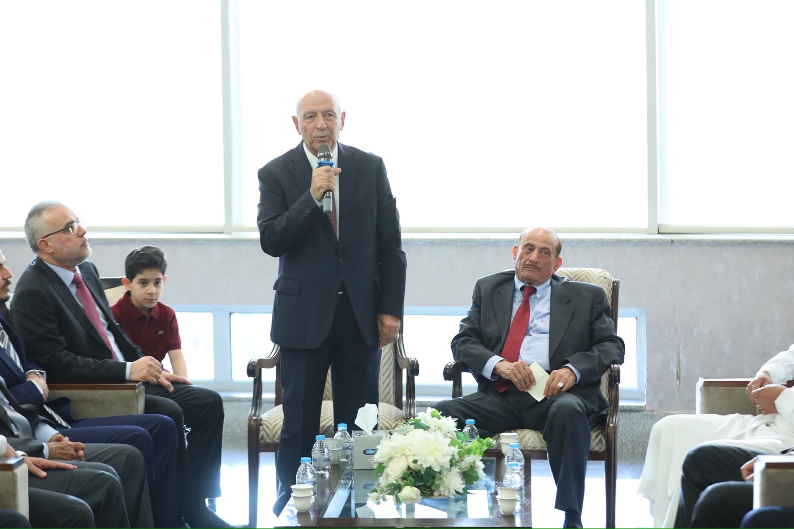 الدكتور محمد هشام مساعده يدخل القفص الفضي..
