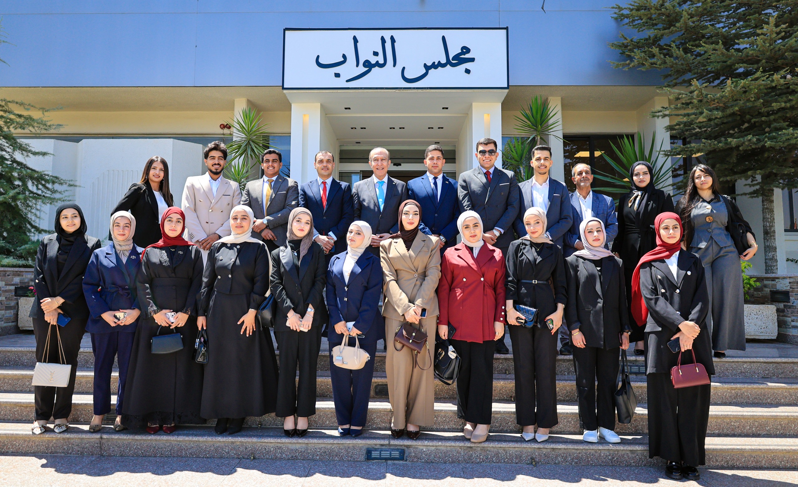 صورة حول : الطراونة يلتقي عدداً من طلبة الحقوق في جامعة مؤتة الطراونة يلتقي عدداً من طلبة الحقوق في جامعة مؤتة