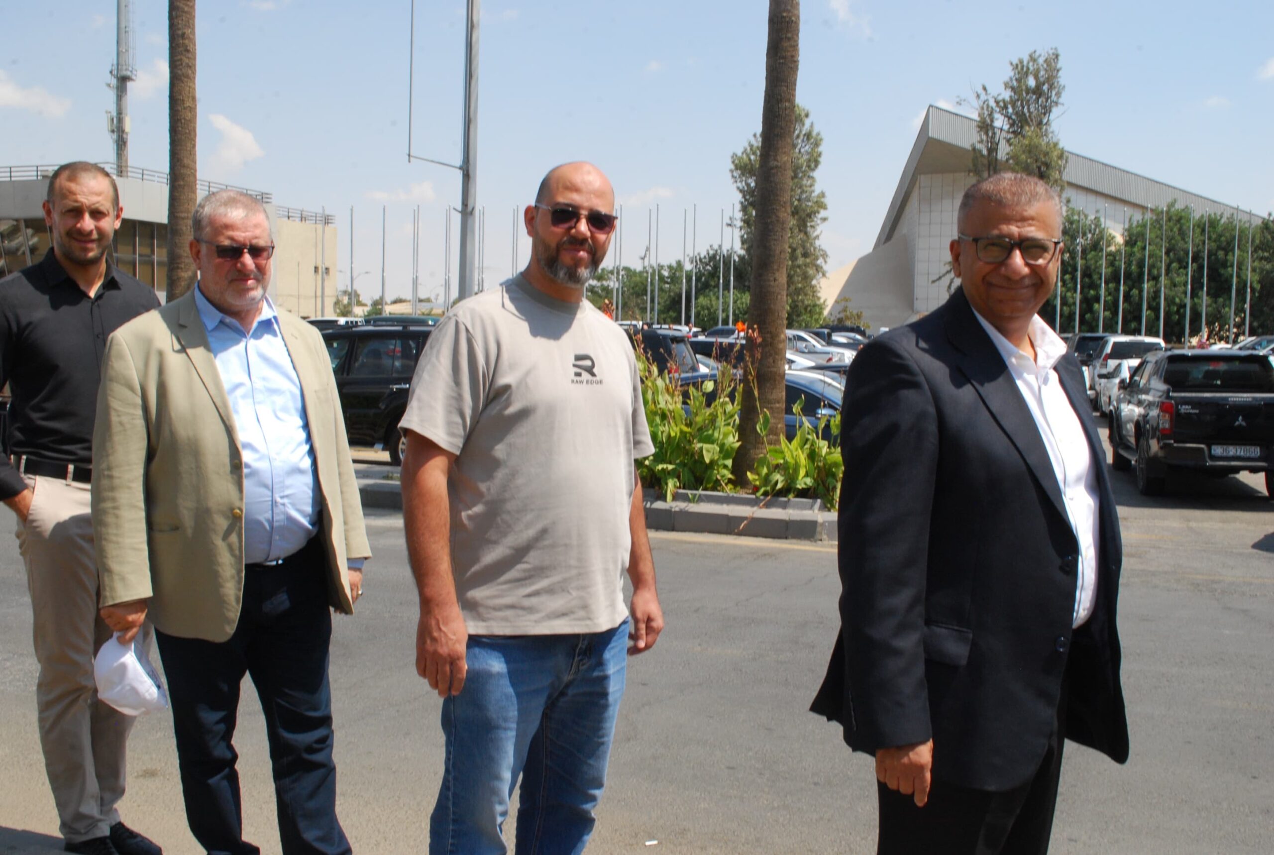 يقيم الحاج ابو رخية حفل غداء بمناسبة فرح نجله محمد نبيل ابو رخية