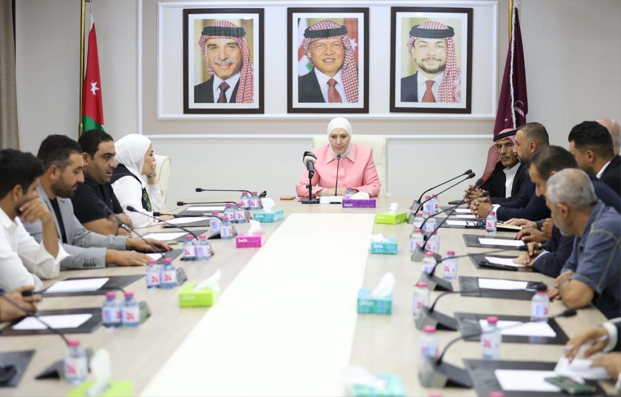 صورة حول : الجراح تدعو إلى دعم المزارعين وتذليل التحديات التي تواجه القطاع الزراعي الجراح تدعو إلى دعم المزارعين وتذليل التحديات التي تواجه القطاع الزراعي