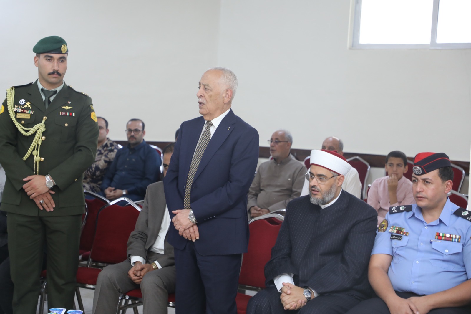 مندوبا عن الملك وولي العهد... العيسوي يعزي عشائر العطيان والزبون والزيود والشوبكي والحموري