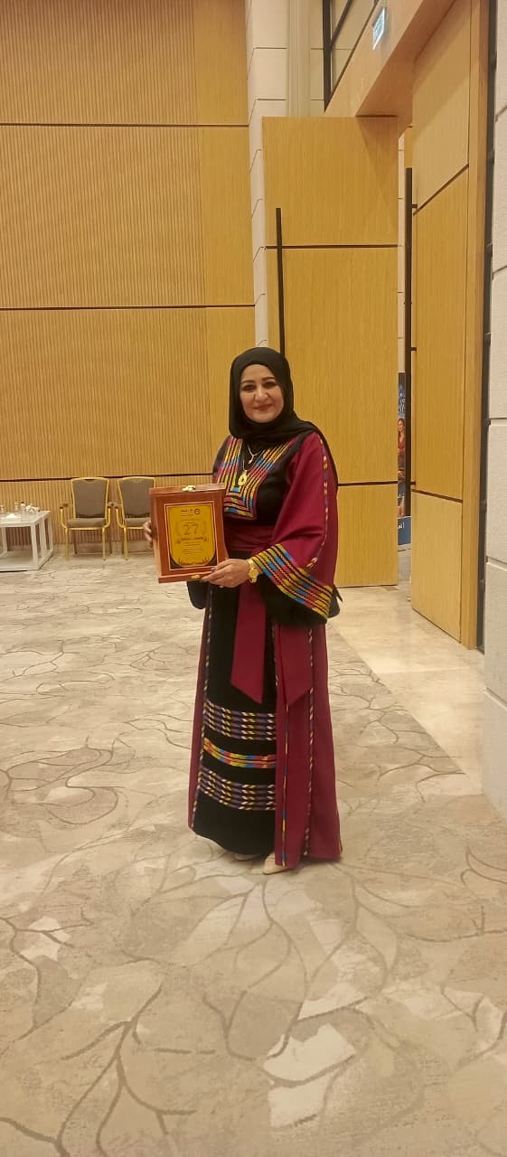 صورة حول : سوسن الشوملي.. من صفحات «قامات من ذهب» إلى قيادة الحوار وصناعة الأثر سوسن الشوملي.. من صفحات «قامات من ذهب» إلى قيادة الحوار وصناعة الأثر