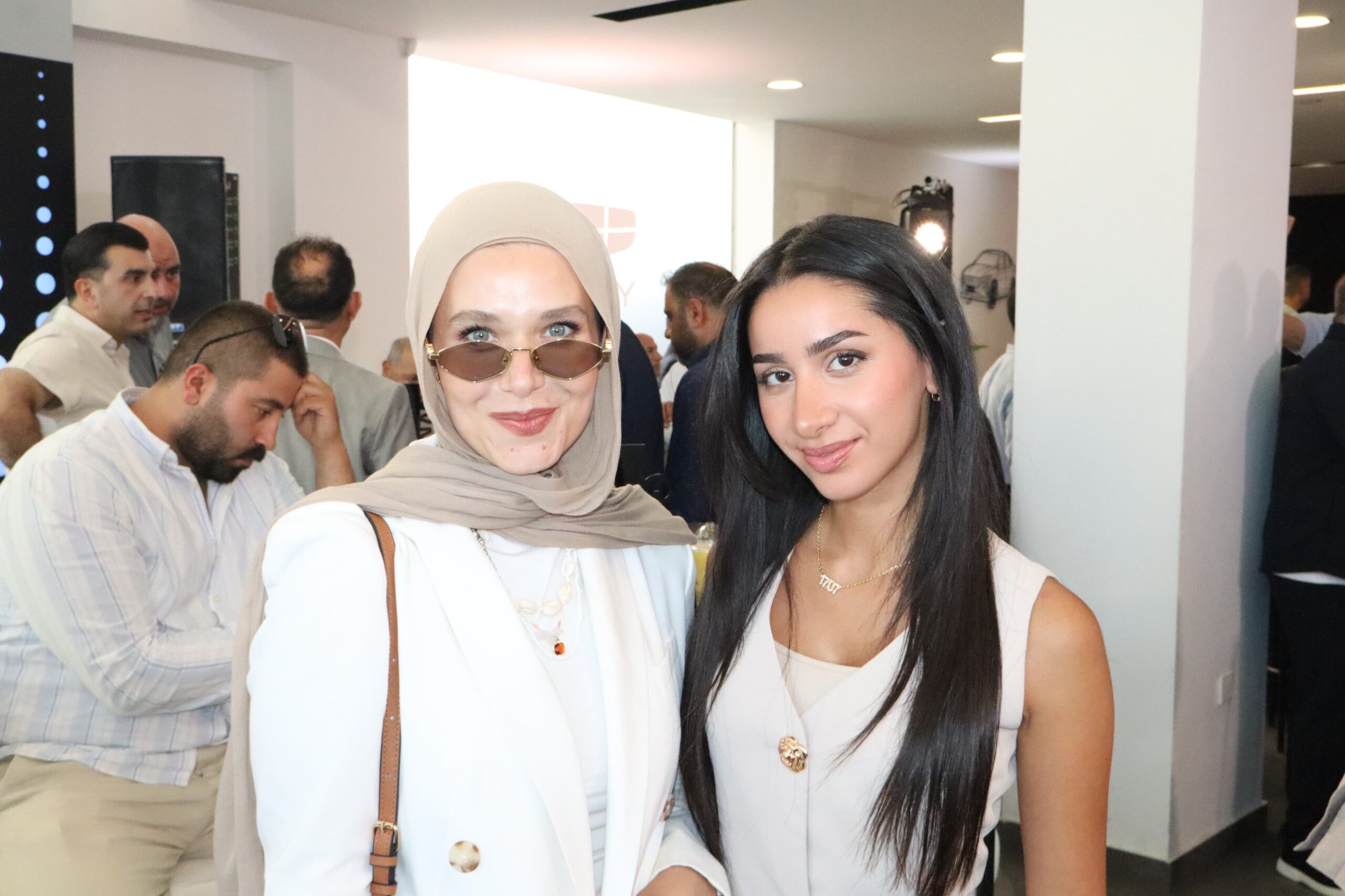 جيلي تعزز حضورها في الأردن بإطلاق EX5 EM-i الهجينة