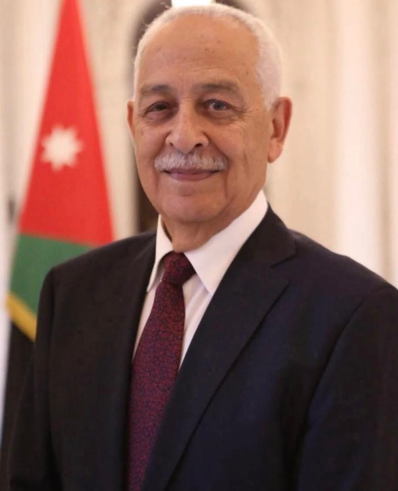 صورة حول : العيسوي ينقل تمنيات الملك وولي العهد بموفور الصحة للفريق العزب واللواء العبادي العيسوي ينقل تمنيات الملك وولي العهد بموفور الصحة للفريق العزب واللواء العبادي
