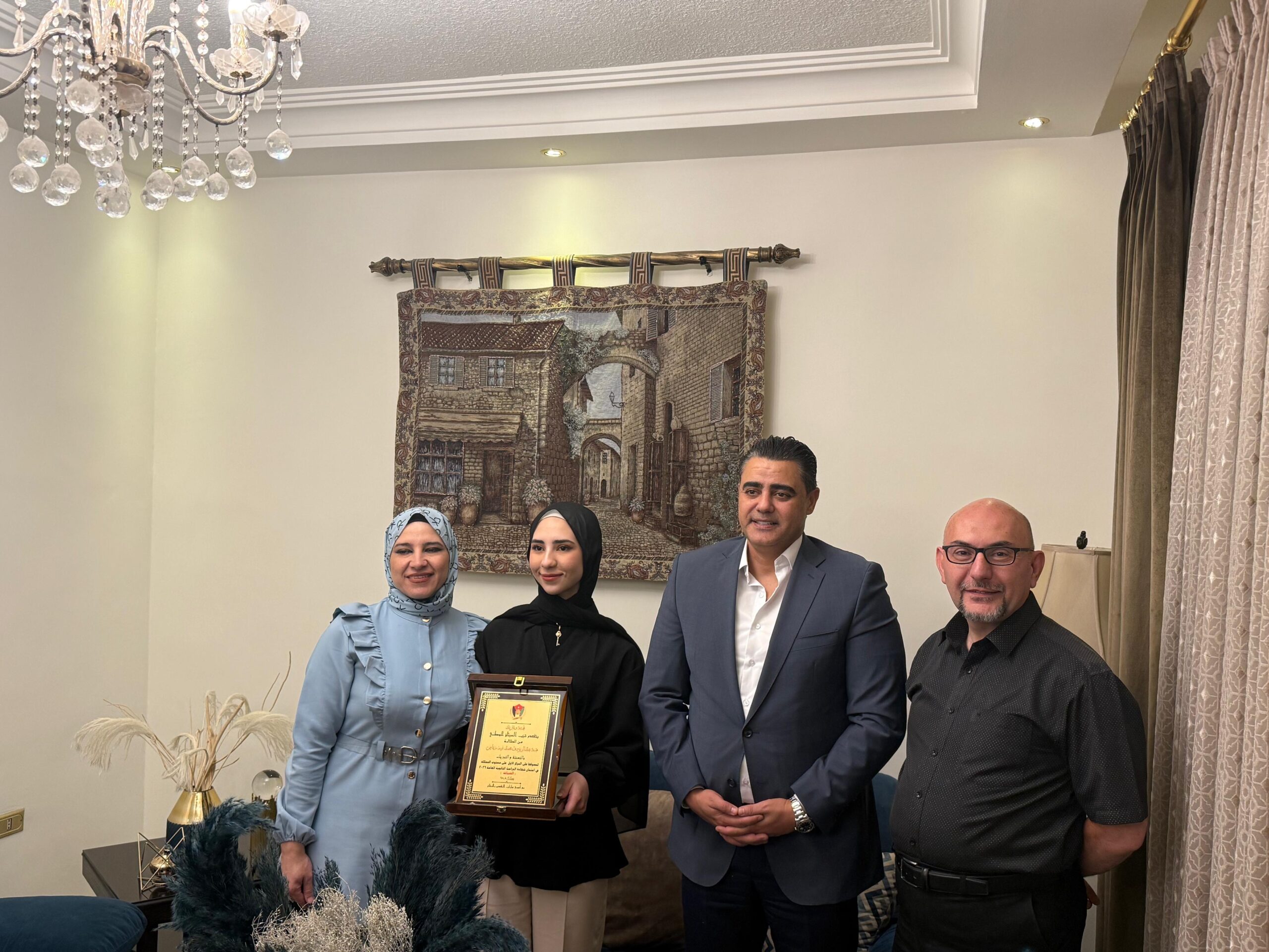 صورة حول : المحارمة يكرم أوائل الثانوية العامة ويشيد بتميزهم واجتهادهم المحارمة يكرم أوائل الثانوية العامة ويشيد بتميزهم واجتهادهم