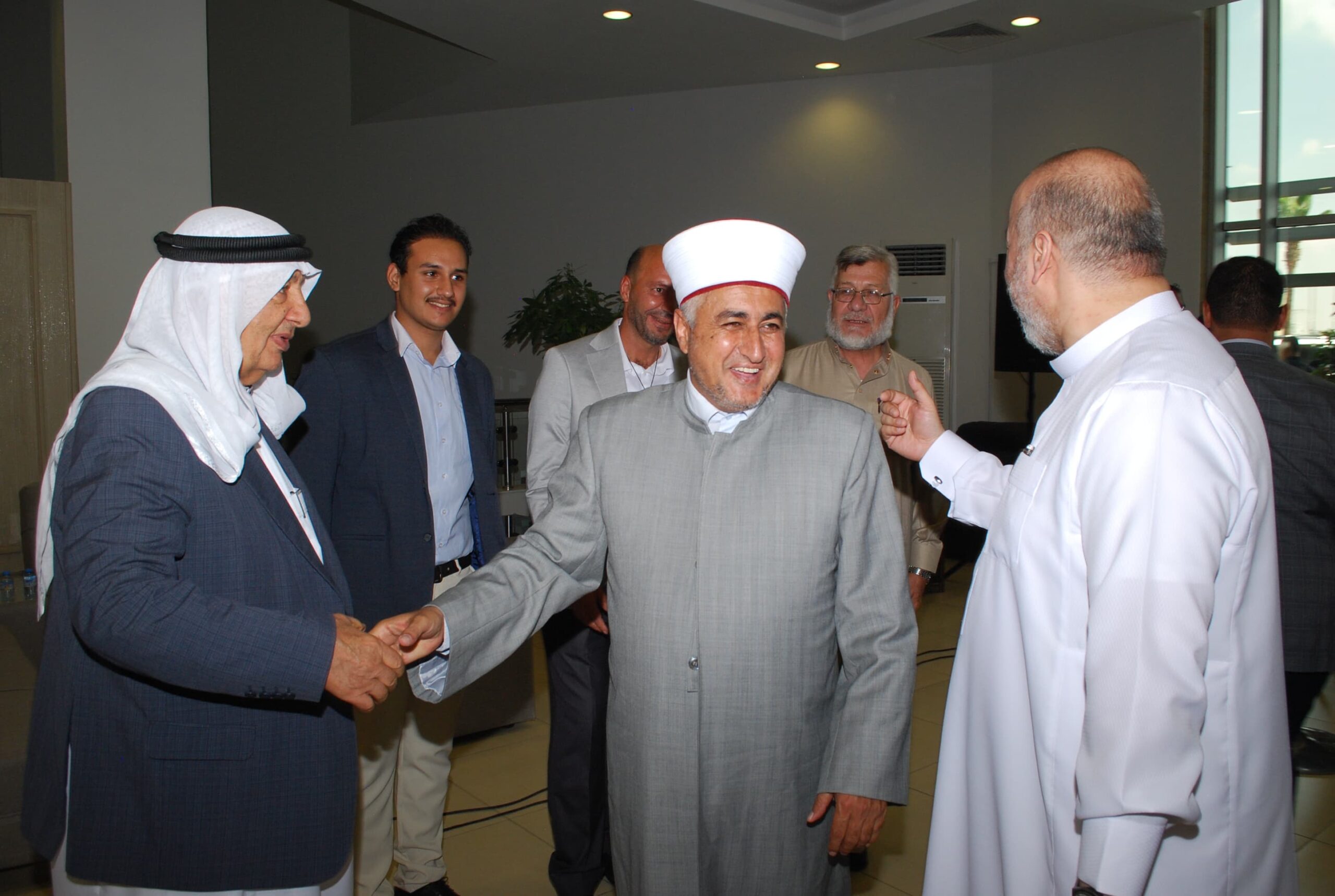 يقيم الحاج ابو رخية حفل غداء بمناسبة فرح نجله محمد نبيل ابو رخية