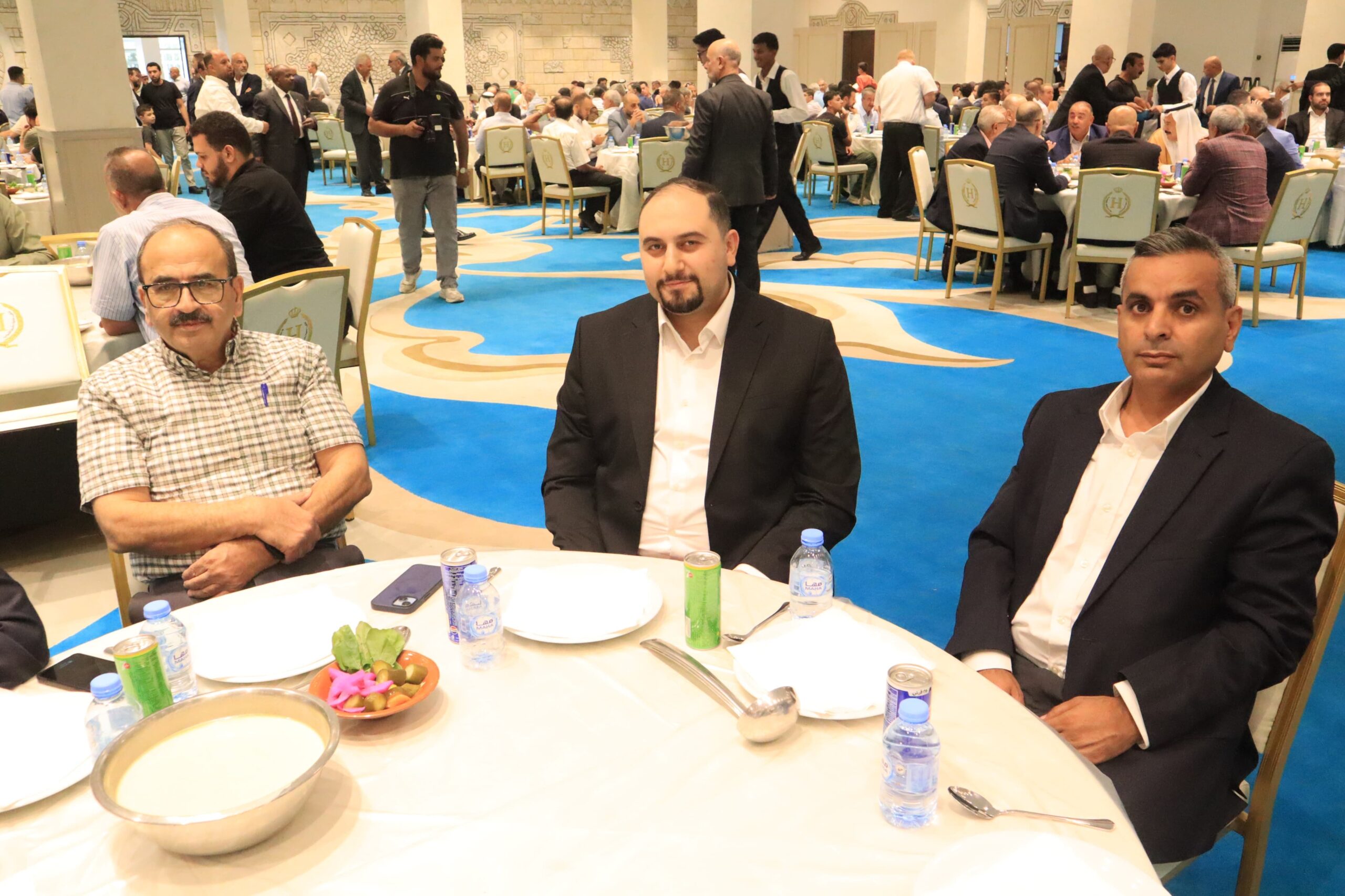 آل عطية الكرام.. مأدبة غداء حاشدة احتفاءً بزفاف الشاب معاذ مازن عطية