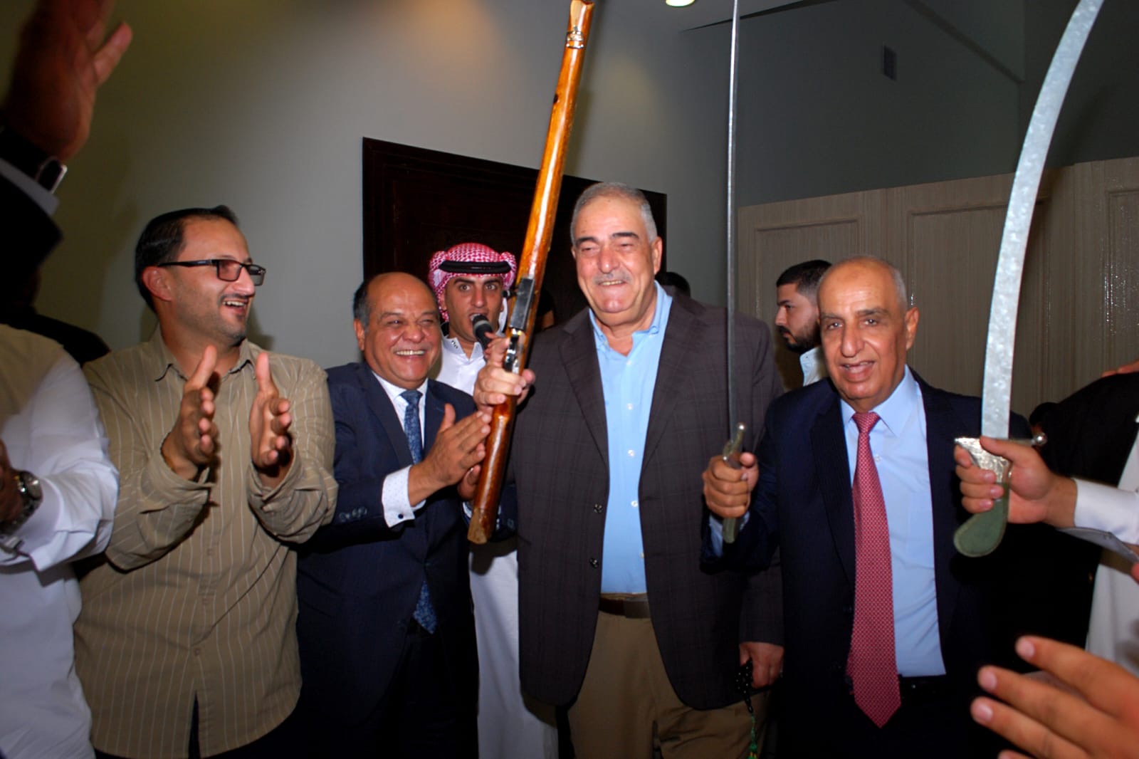 يقيم الحاج ابو رخية حفل غداء بمناسبة فرح نجله محمد نبيل ابو رخية