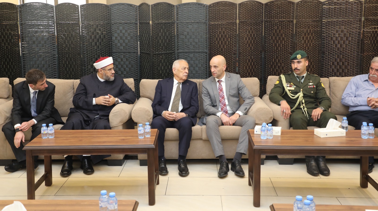 مندوبا عن الملك وولي العهد... العيسوي يعزي عشائر العطيان والزبون والزيود والشوبكي والحموري