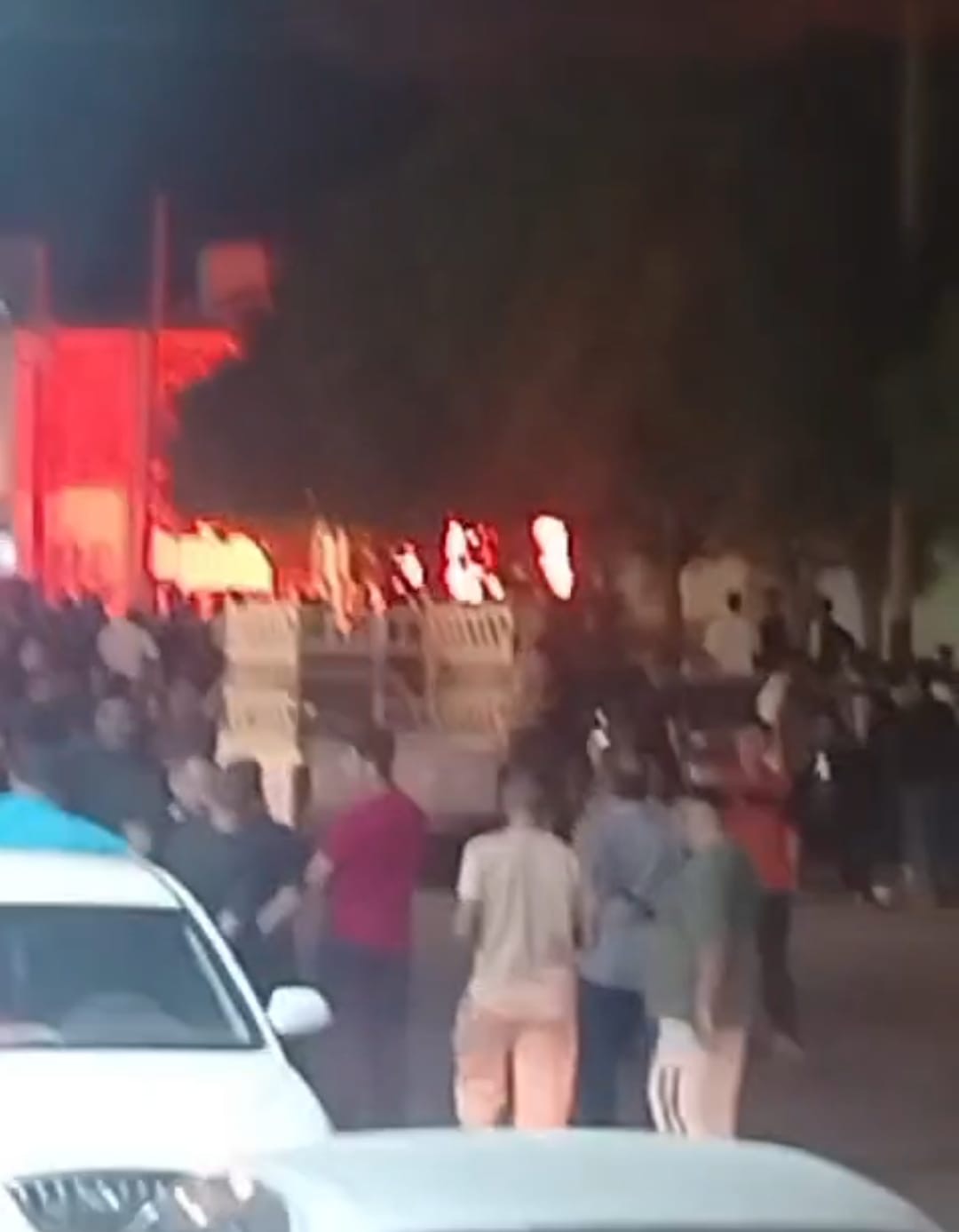 أعمال شغب وحريق مركبة في صخرة بعد صلح عشائري إثر حادثة اعتداء