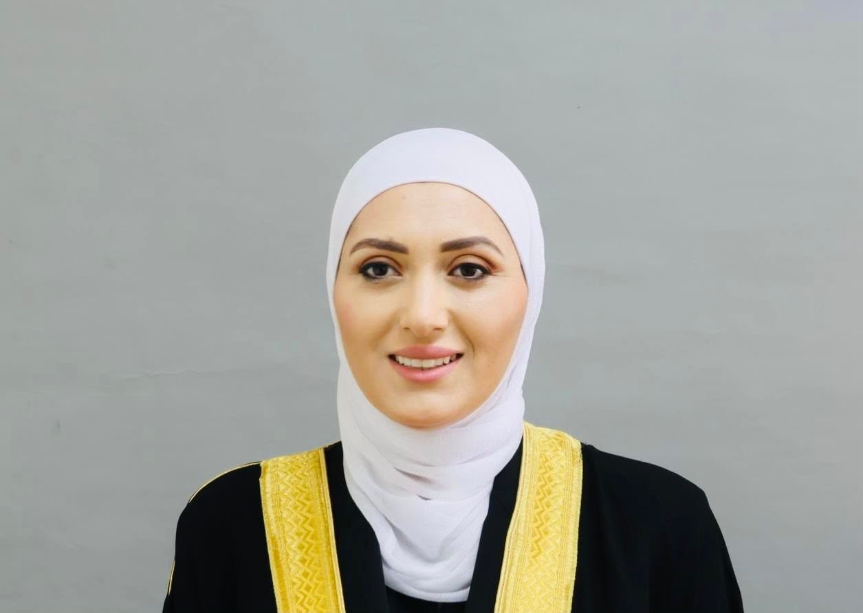 صورة حول : ليس كل استقبالٍ ملكيًا، حتى وإن ازدانت له الساحات بالأعلام ليس كل استقبالٍ ملكيًا، حتى وإن ازدانت له الساحات بالأعلام