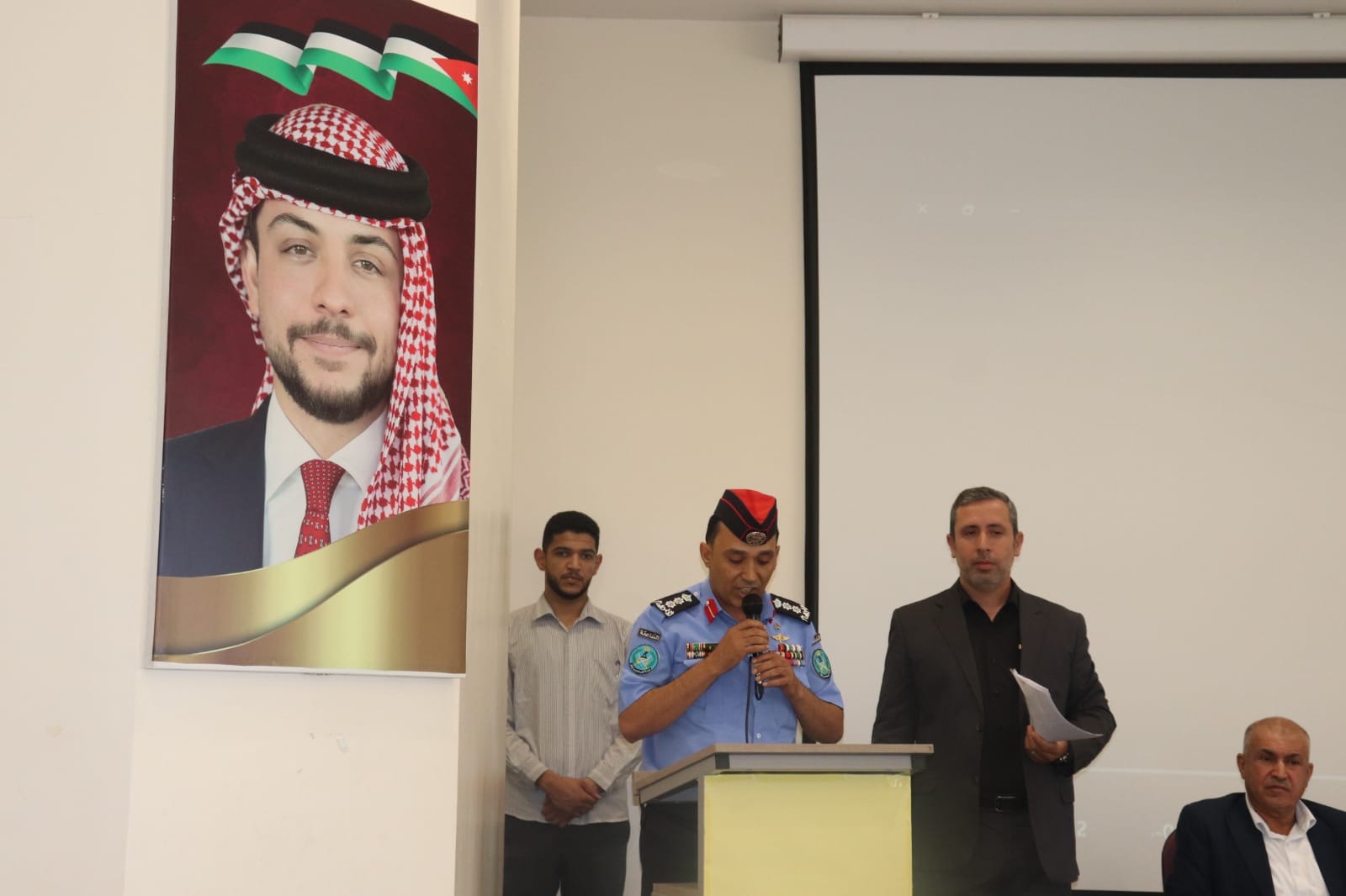 ندوة في الشونة الجنوبية للتوعية بمخاطر إطلاق العيارات النارية احتفالاً بنتائج التوجيهي
