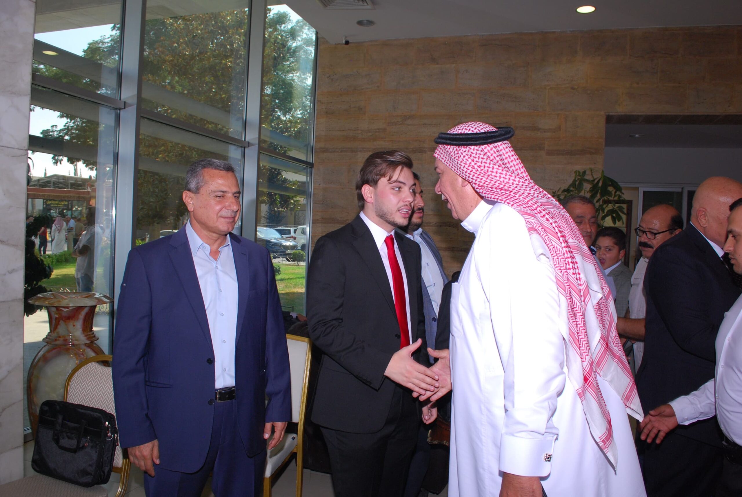 يقيم الحاج ابو رخية حفل غداء بمناسبة فرح نجله محمد نبيل ابو رخية