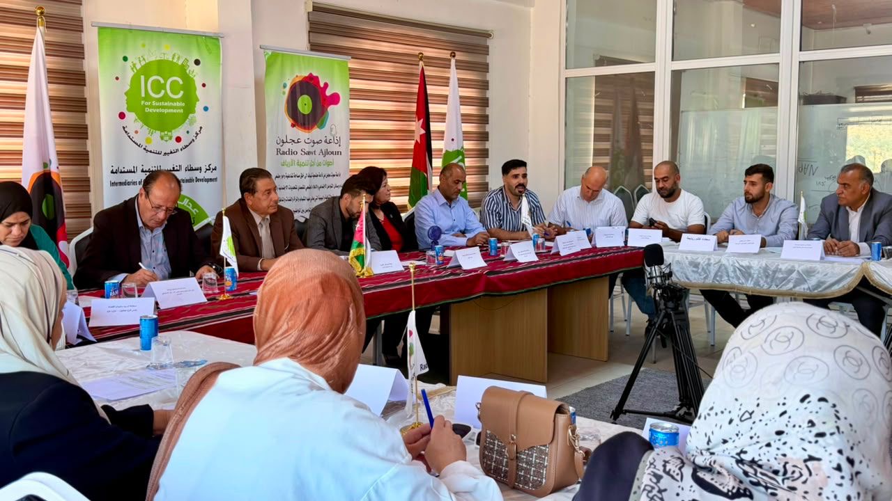 صورة حول : «لا صوت على الهامش»: الجلسة الحوارية الثالثة في كفرنجة ضمن مشروع «من الرؤية إلى التنفيذ» «لا صوت على الهامش»: الجلسة الحوارية الثالثة في كفرنجة ضمن مشروع «من الرؤية إلى التنفيذ»