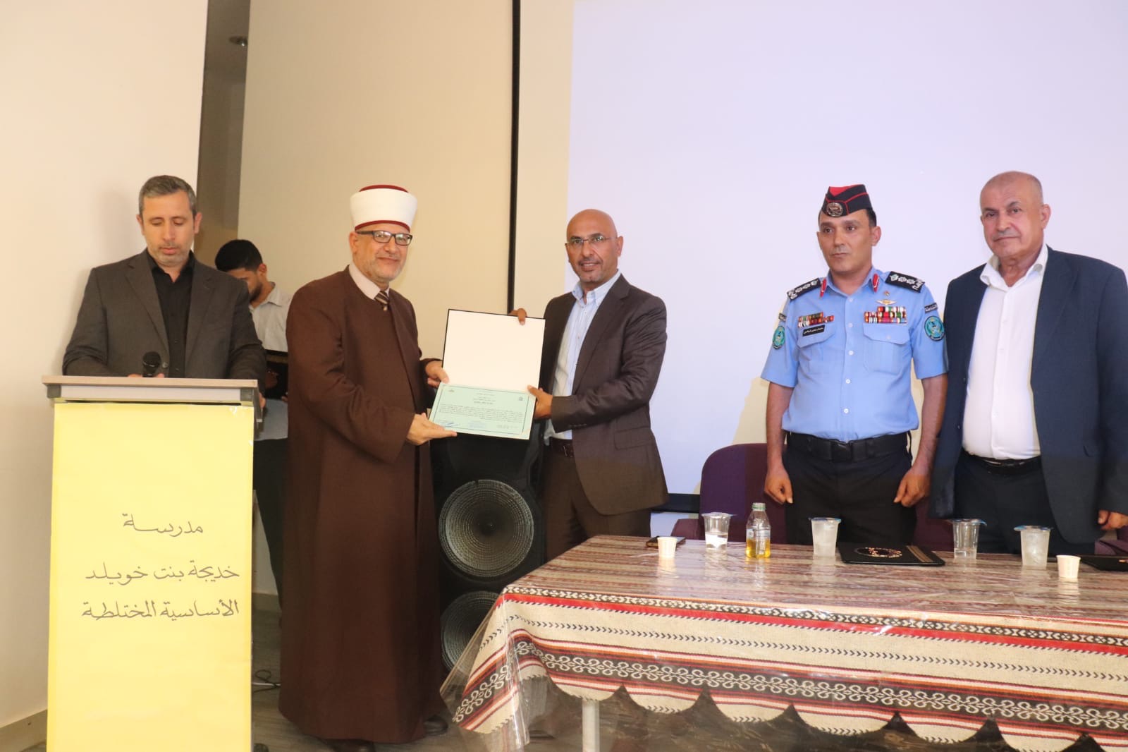ندوة في الشونة الجنوبية للتوعية بمخاطر إطلاق العيارات النارية احتفالاً بنتائج التوجيهي