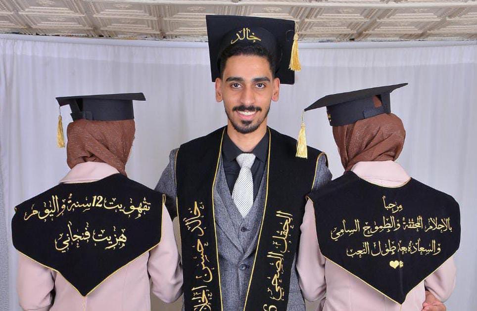 العقاربة يهنئون أحفادهم التوأم الثلاثة بتفوقهم في الثانوية العامة